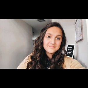 Meet your Posher, Caroline